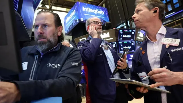 Wall Street tumbles amid tech turmoil and management changes