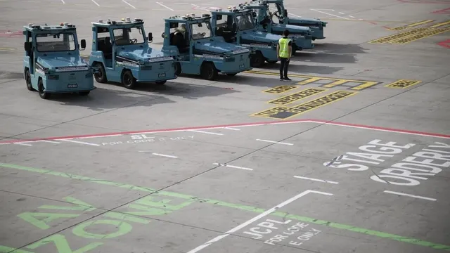 Changi Airport implements driverless tractors for baggage transport