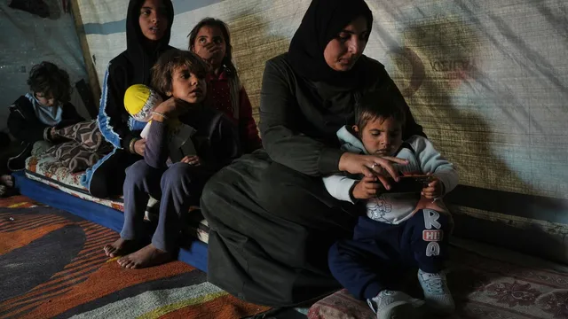 Women report humiliation and interrogation by Israeli troops at Rafah crossing