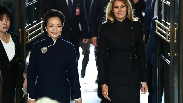 Melania Trump and China's first lady Peng Liyuan tour Smithsonian Asian art museum in Washington