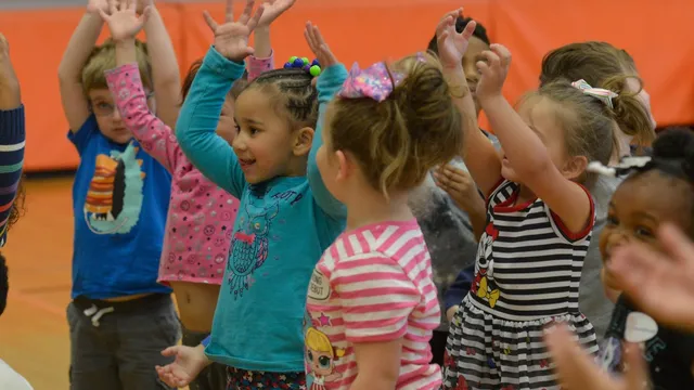 Bipartisan bill aims to secure mental health care for foster children