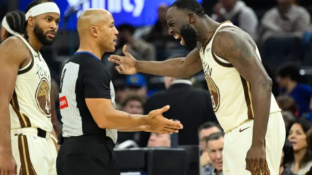Draymond Green storms off after argument with coach Steve Kerr during game