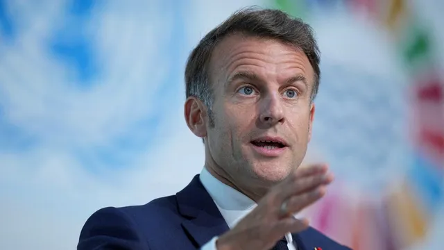 Macron intends to ban social media for children under 15