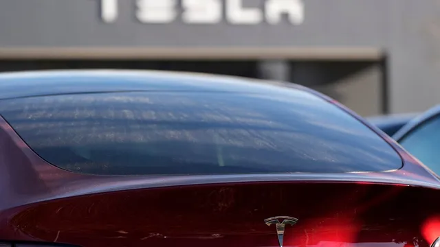 NHTSA investigates Tesla over dangerous self-driving incidents