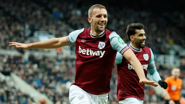 West Ham defeats Newcastle, easing pressure on Julen Lopetegui