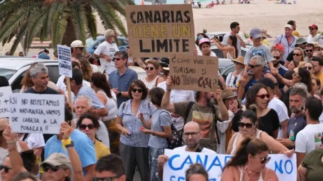 Jet2 boss urges crackdown on unlicensed rentals amid Spain’s tourism protests