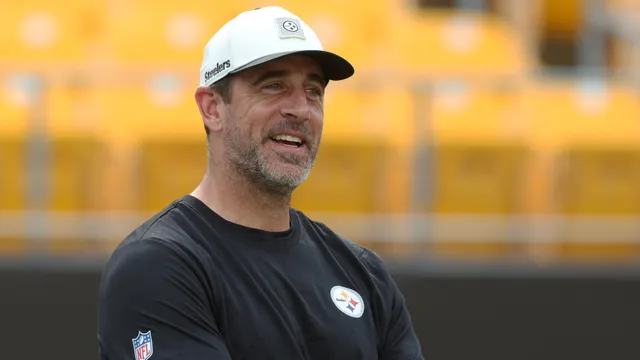 Aaron Rodgers sits out preseason game against the Packers