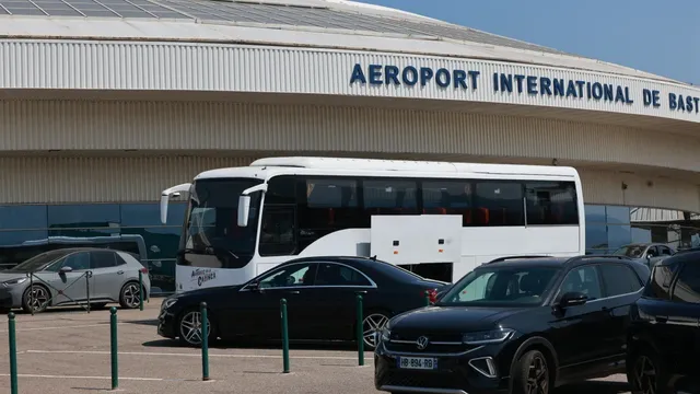 France proposes raising tax on highway and airport operators to 12.2% in 2027 budget