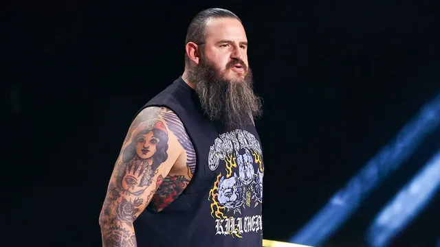 Crowd erupts with F*** ICE chant during AEW Dynamite match