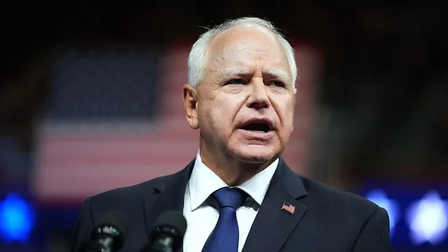 Walz Appeals to Nebraska Voters at Omaha Rally