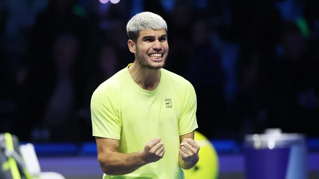 Carlos Alcaraz defeats Felix Auger-Aliassime to reach the ATP Finals