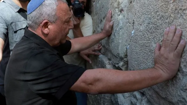 Former Israeli military chief Gadi Eisenkot leads polls ahead of October 27 election