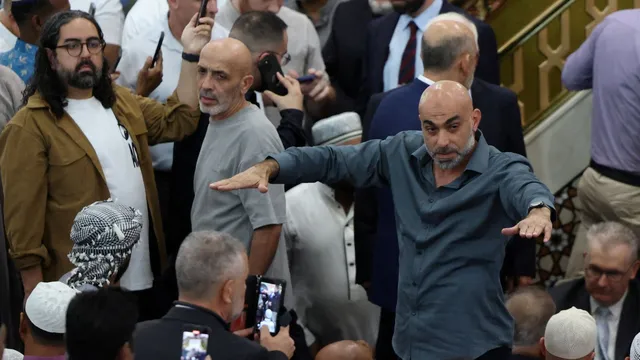 Protesters boo Anthony Albanese at Sydney mosque during Eid prayers