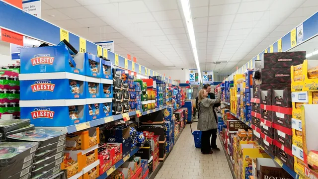 Walmart boosts pay for pharmacy staff without degree requirements