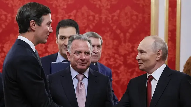 U.S. envoys push for peace talks in Moscow amid ongoing Ukraine conflict