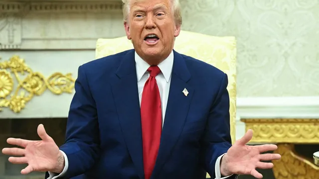 Trump urges supporters not to panic amid trade war uncertainty
