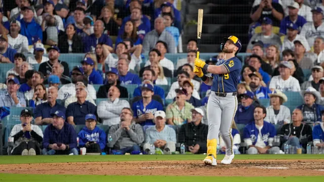 Milwaukee Brewers defeat Los Angeles Dodgers 6-2 to take 3-0 lead in National League Championship Series