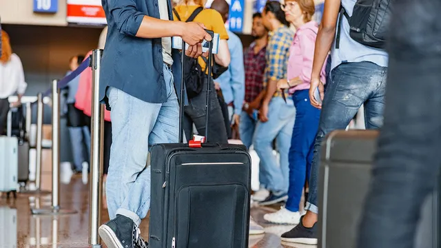 Passengers stranded in chaos as Spirit Airlines cancels flights