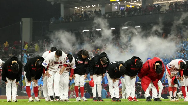 Kia Tigers adjust batting order ahead of crucial postseason game in South Korea