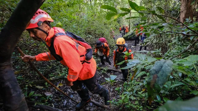 Search teams recover body from wreckage of missing Indonesian surveillance plane