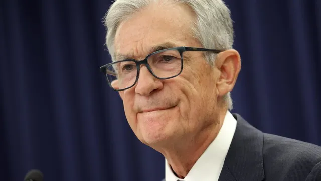 Fed shows caution amid mixed economic signals