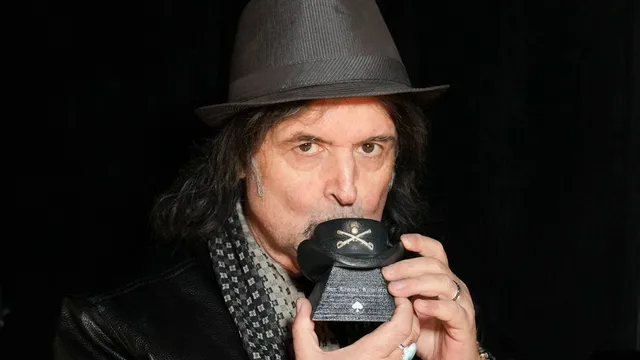 Motörhead guitarist Phil Campbell dies after long battle in intensive care