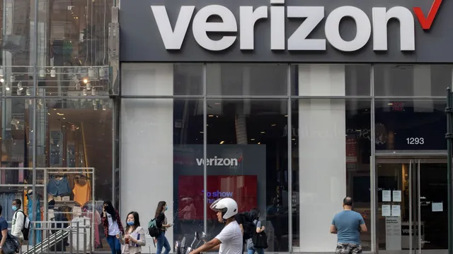Verizon plans significant layoffs to combat fierce market competition