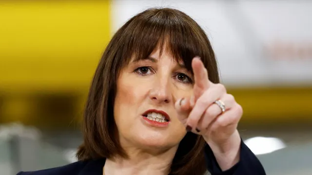 Rachel Reeves struggles as UK economy falters