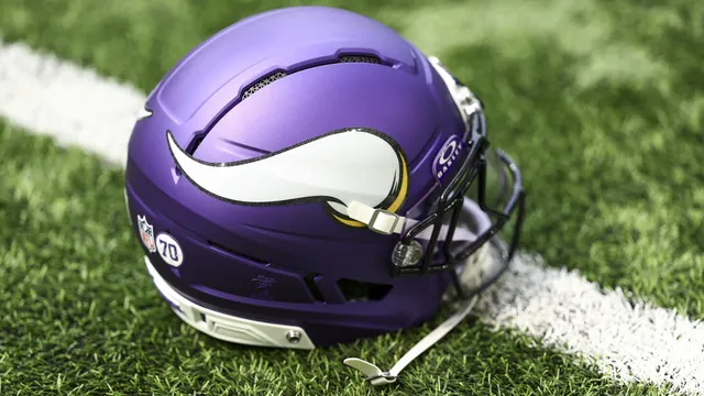 Jamal Adams suffers serious knee injury in Vikings debut