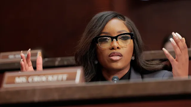 Jasmine Crockett skips ahead of disabled passengers while boarding flight
