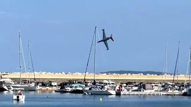 Pilot Dies in Plane Crash at French Air Show