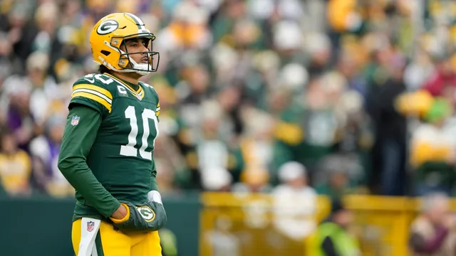 Jordan Love plays through shoulder injury in Packers victory