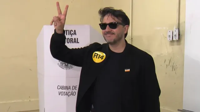 Brazilian presidential candidate Renan Santos tells his supporters not to vote for rival Flávio Bolsonaro in runoff