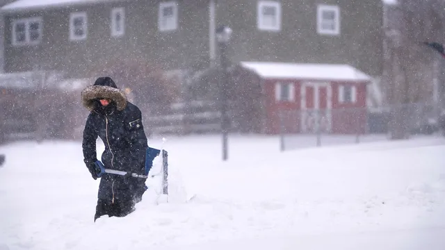 US faces unusual winter warmth while Northeast battles cold and snow
