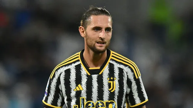 Manchester United eyes Adrien Rabiot among free agents