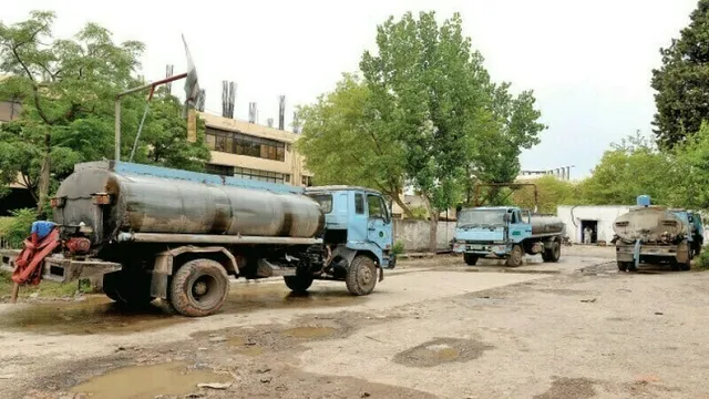 Water tankers run over, kill three bike-riders in Karachi