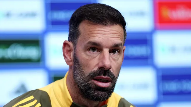 Ruud van Nistelrooy suffers humiliating defeat in Leicester's 4-0 loss