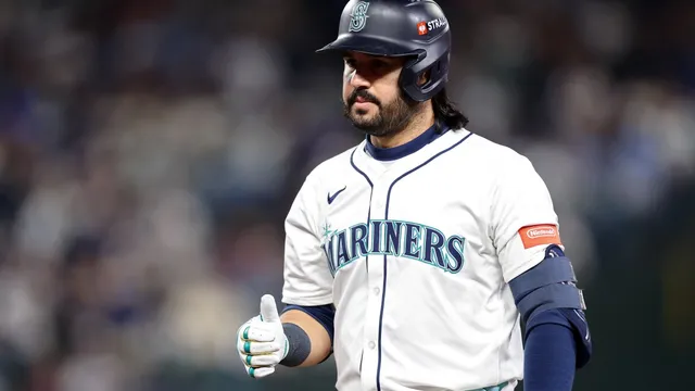 Boston Red Sox and Pirates pursue Eugenio Suárez amid offseason shakeup