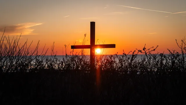 Jesus rises from the dead, changing everything