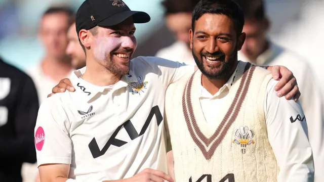 Surrey close in on third successive County Championship title