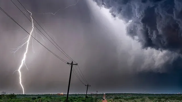 Severe storm system threatens Eastern US with destructive winds and large hail