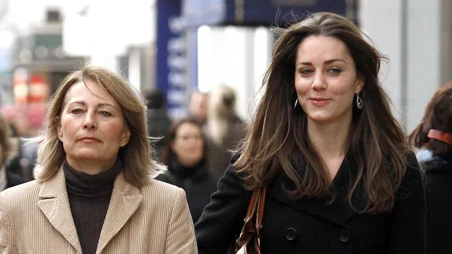 Carole Middleton fears for Kate's life after serious surgery