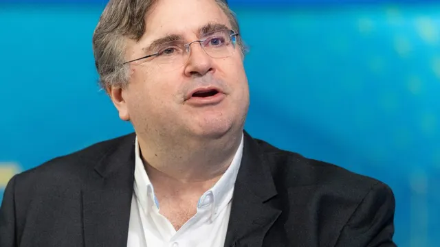 Reid Hoffman slams xAI as a complete train wreck
