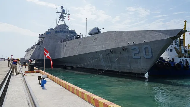 US navy warship docks at Cambodian naval base amid rising tensions with China
