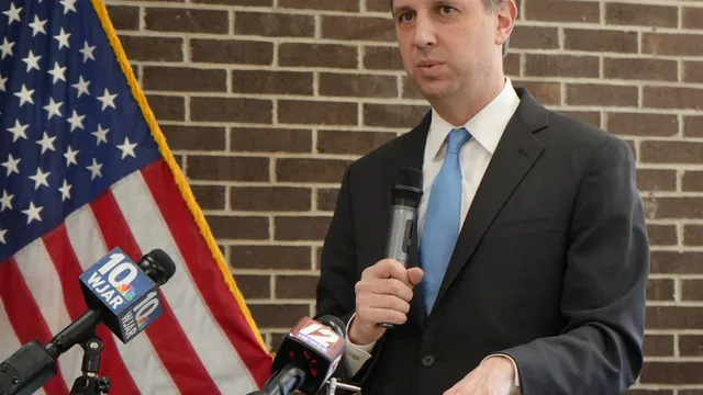 Mike Johnson endorses ban on congressional stock trading