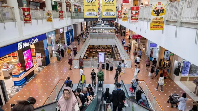 Retail sales growth slows to 2.7 percent in Singapore