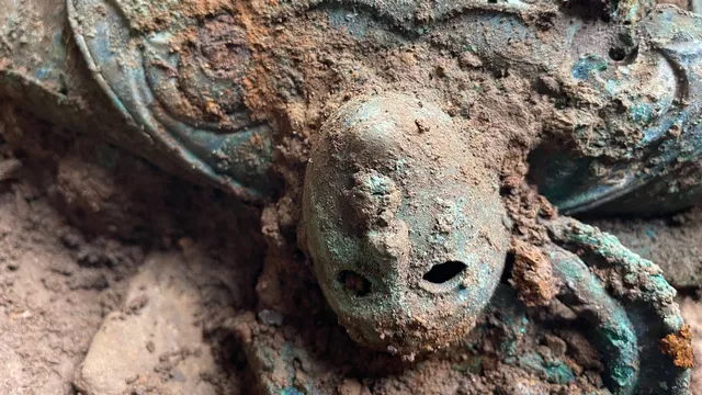 More than 800 Iron Age artefacts discovered in Yorkshire