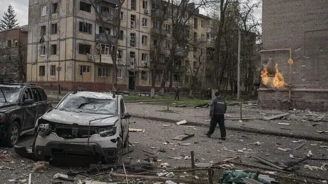Overnight Russian and Ukrainian strikes kill two and injure 15 in Ukraine and Russia