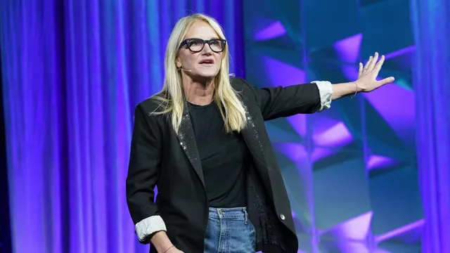 Mel Robbins urges older generations to embrace tech to avoid career pitfalls