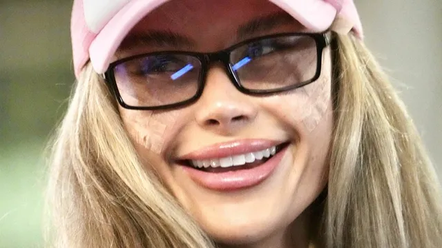 Skye Wheatley showcases fox eye lift at Brisbane airport before Darwin trip
